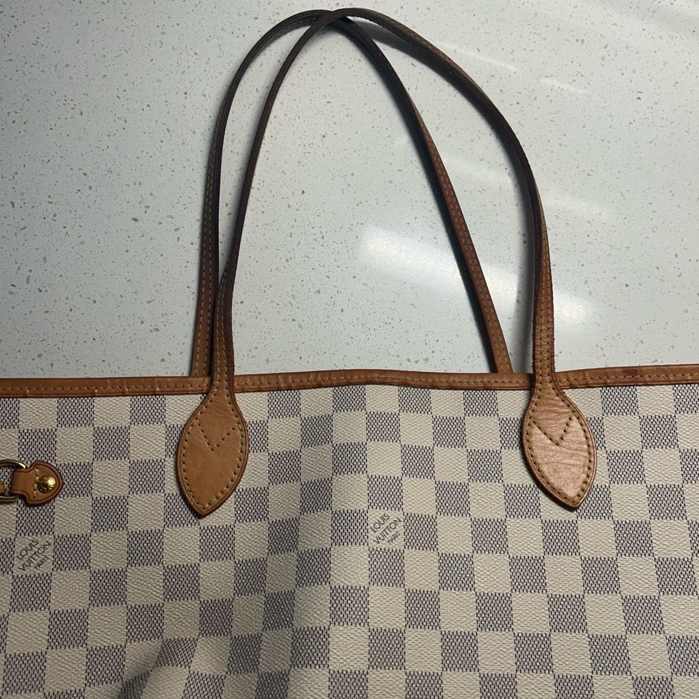 Authentic Louis Vuitton neverfull mm and wristlet - Picture 11 of 14